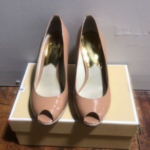 Michael Kors Keegan Patent Leather Peep Toe Wedges US6.5M Nude